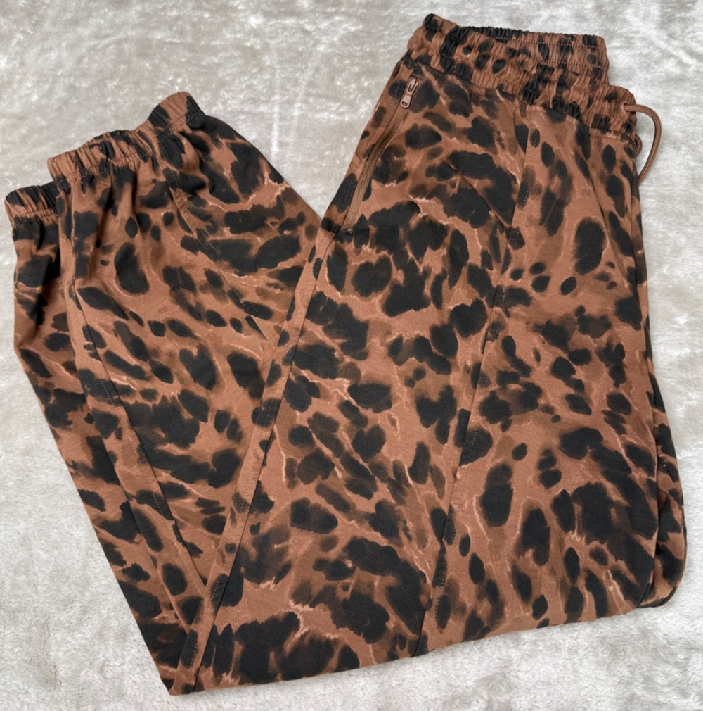 Old Navy Leopard Print Dynamic Fleece Jogger Pants Womens Size M NWOT